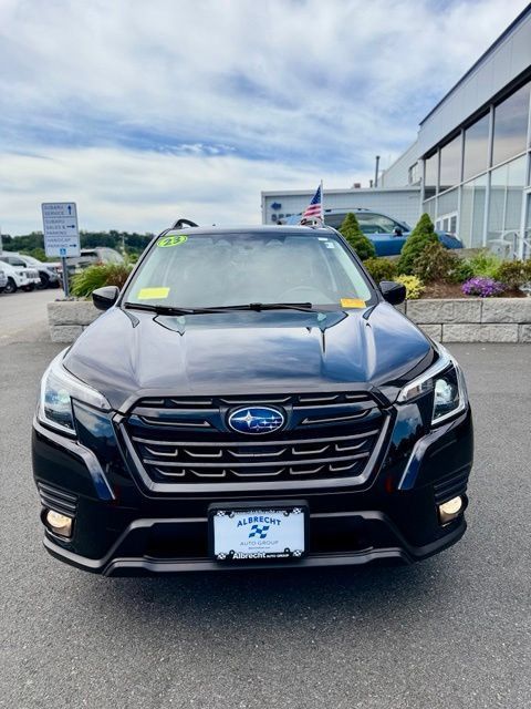 Used 2023 Subaru Forester Premium AWD/4WD image 2