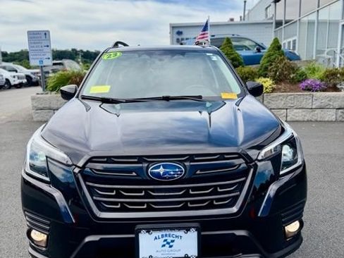 Used 2023 Subaru Forester Premium AWD/4WD image 2