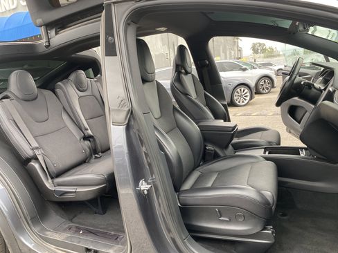Used 2018 Tesla Model X 75D image 24