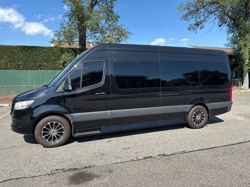 Used 2019 Mercedes-Benz Sprinter 170 w/ Driver Convenience Package image 3