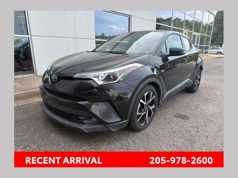 Used 2018 Toyota C-HR XLE image 1