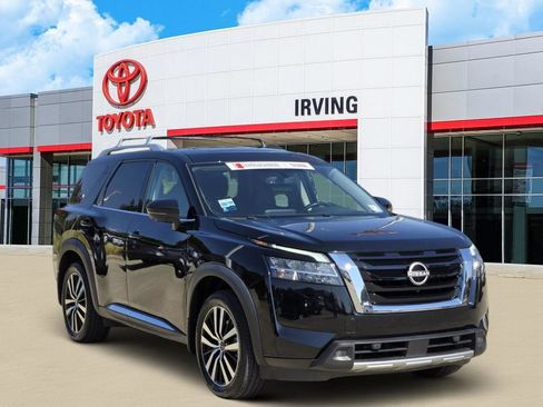 Used 2023 Nissan Pathfinder Platinum w/ Cargo Package AWD/4WD image 2