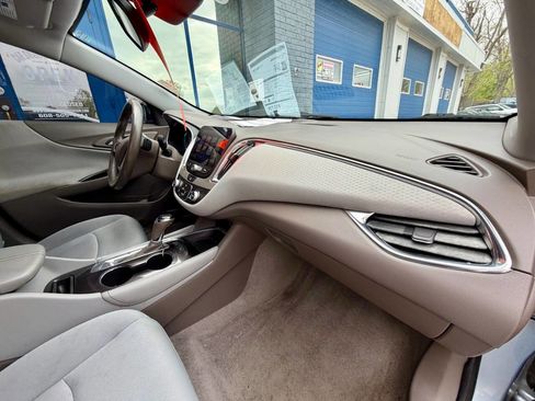 Used 2017 Chevrolet Malibu LT w/ Driver Confidence Package FWD image 40
