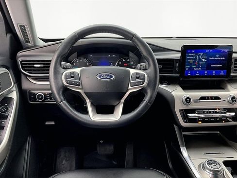 Used 2023 Ford Explorer XLT w/ Equipment Group 202A image 5