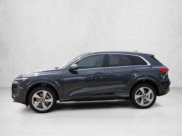 Certified 2025 Audi Q5 Premium Plus w/ Premium Plus AWD/4WD image 9