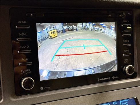 Used 2018 Toyota Sienna XLE image 15