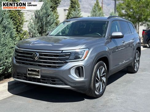Used 2025 Volkswagen Atlas SE AWD/4WD image 3
