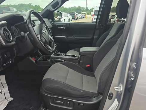 Used 2021 Toyota Tacoma TRD Off-Road RWD image 8