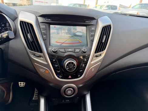 Used 2012 Hyundai Veloster Base w/ Style Pkg image 17