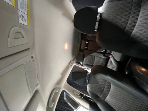 Used 2019 Nissan Rogue S image 33