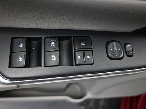 Used 2017 Toyota Camry XLE image 18