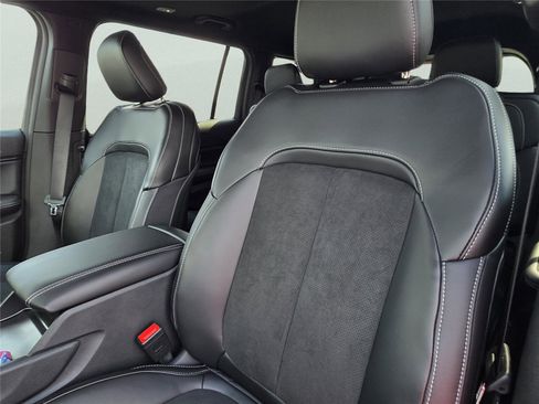 New 2025 Jeep Grand Cherokee L Altitude image 20