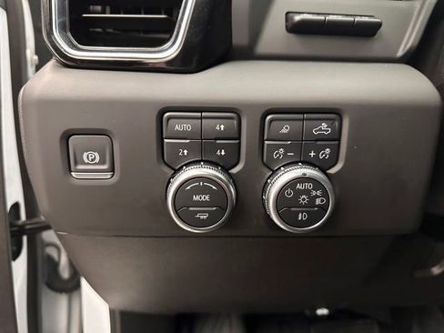 Used 2025 GMC Sierra 3500 Denali w/ Denali Reserve Package AWD/4WD image 14