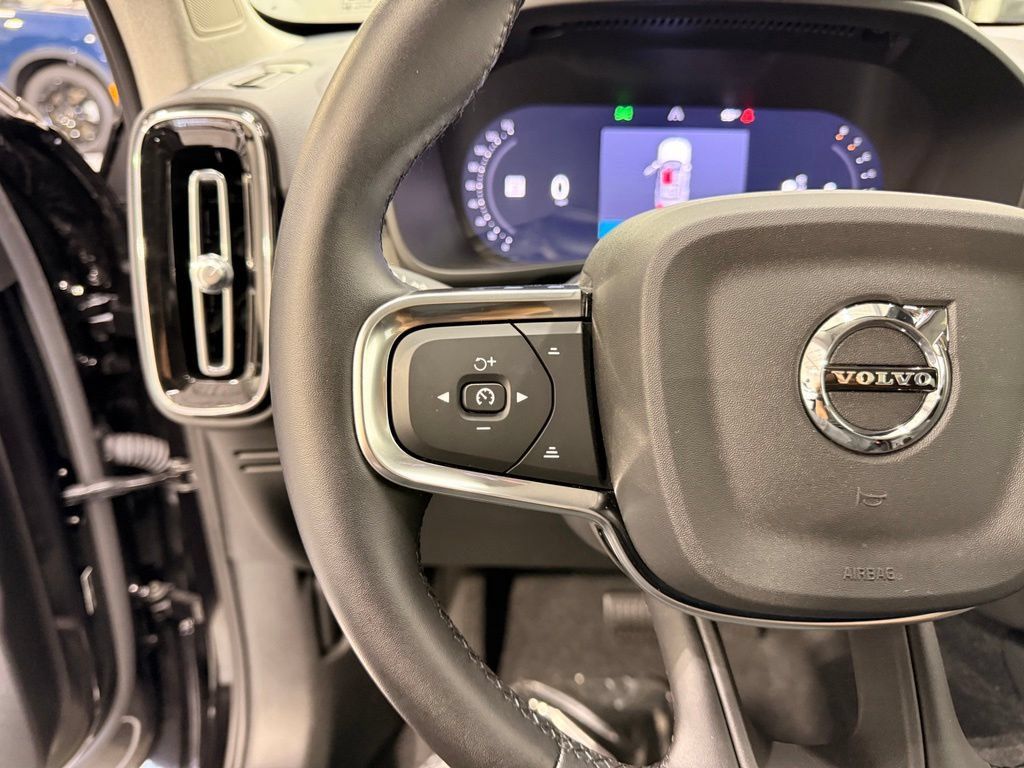 Used 2026 Volvo XC40 B5 Core AWD/4WD image 13