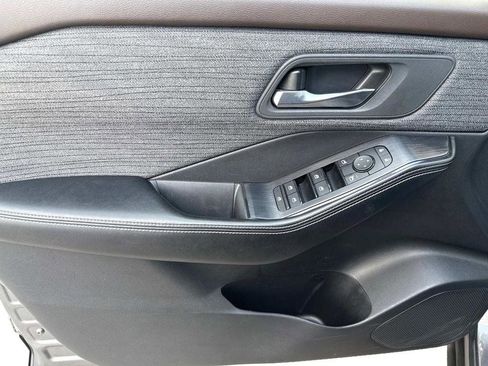 Used 2023 Nissan Rogue SV image 7