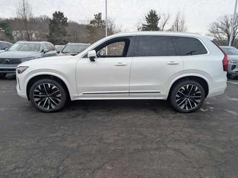 Used 2025 Volvo XC90 B6 Plus image 3