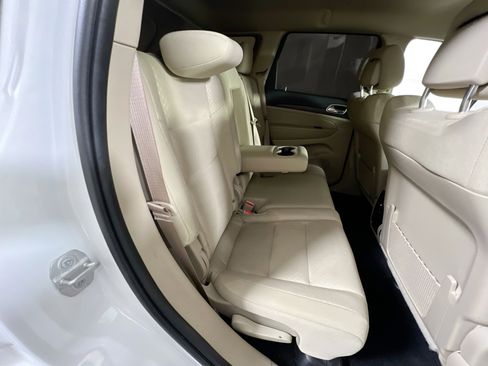 Used 2022 Jeep Grand Cherokee Laredo E image 25