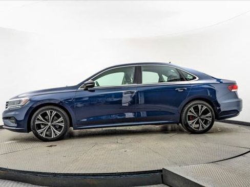Used 2022 Volkswagen Passat 2.0T SE image 3
