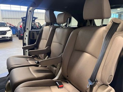 Used 2019 Honda Odyssey EX image 16
