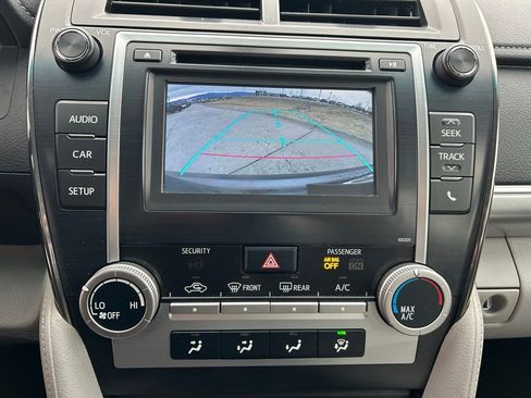 Used 2014 Toyota Camry L image 16