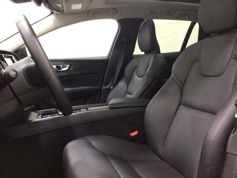 Used 2025 Volvo V60 B5 Cross Country Plus AWD/4WD image 8