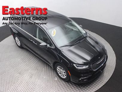 Used 2023 Chrysler Pacifica Touring-L