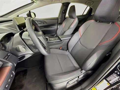 Used 2026 Toyota Prius Plug-In Hybrid image 5