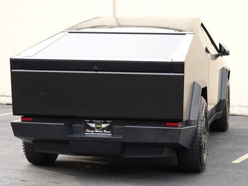 Used 2024 Tesla Cybertruck AWD Crew Cab image 67