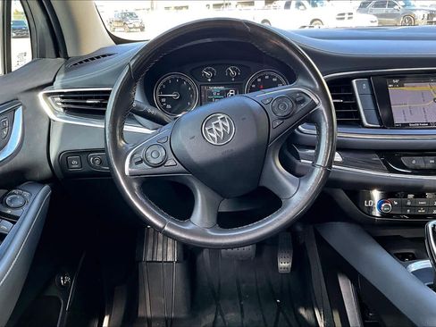 Used 2018 Buick Enclave Essence image 5