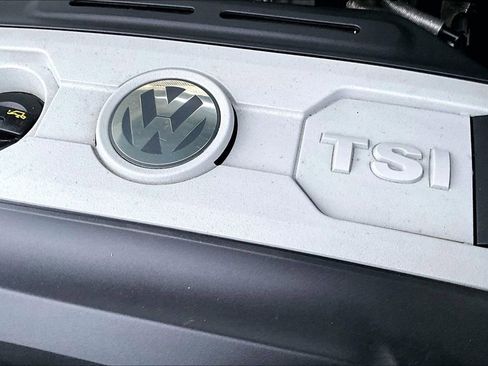 Used 2017 Volkswagen Tiguan S image 29