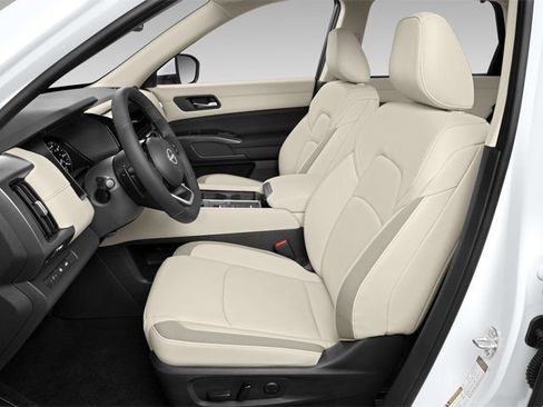 Used 2025 Nissan Pathfinder Platinum w/ Cargo Package image 10