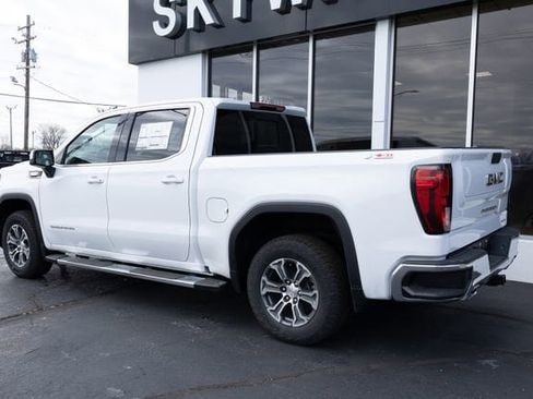 New 2026 GMC Sierra 1500 SLE image 3