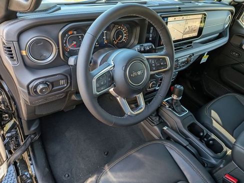 New 2026 Jeep Wrangler Unlimited Sahara AWD/4WD image 11