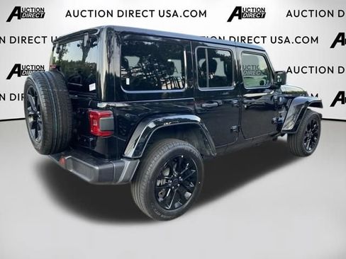 Used 2024 Jeep Wrangler Unlimited Sahara AWD/4WD image 23