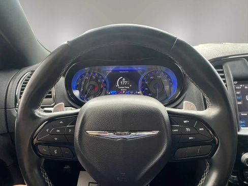 Used 2018 Chrysler 300 S w/ 300S Premium Group RWD image 18