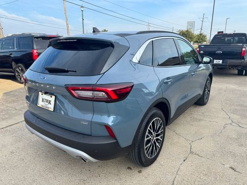 Used 2023 Ford Escape SE image 5