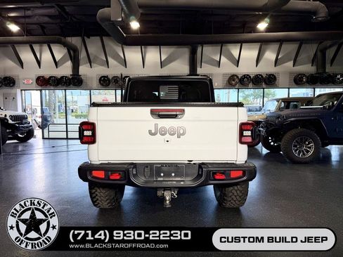 Used 2024 Jeep Gladiator Rubicon w/ Technology Group AWD/4WD image 10