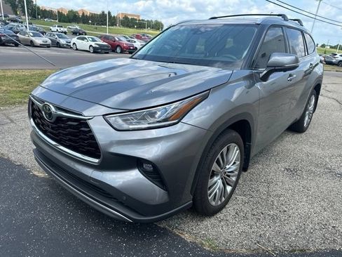 Certified 2025 Toyota Highlander Platinum AWD/4WD image 47