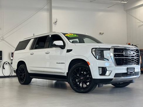 Used 2024 GMC Yukon XL SLT w/ SLT Luxury Package AWD/4WD image 2