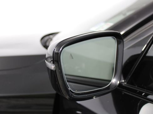 Used 2023 BMW 530e w/ M Sport Package image 43