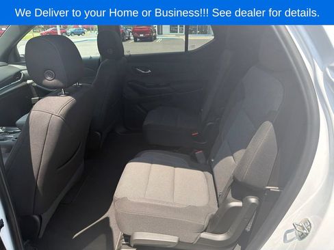 Used 2023 Chevrolet Traverse LT w/ Rear Camera Mirror Package AWD/4WD image 16