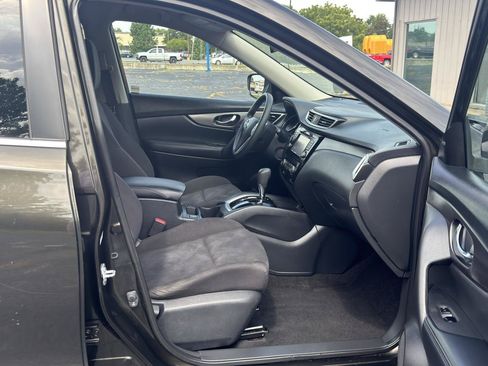 Used 2016 Nissan Rogue SV w/ SV Premium Package FWD image 18