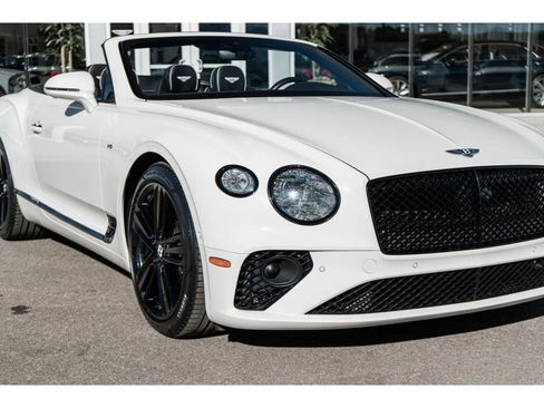 Used 2022 Bentley Continental GT V8 image 16