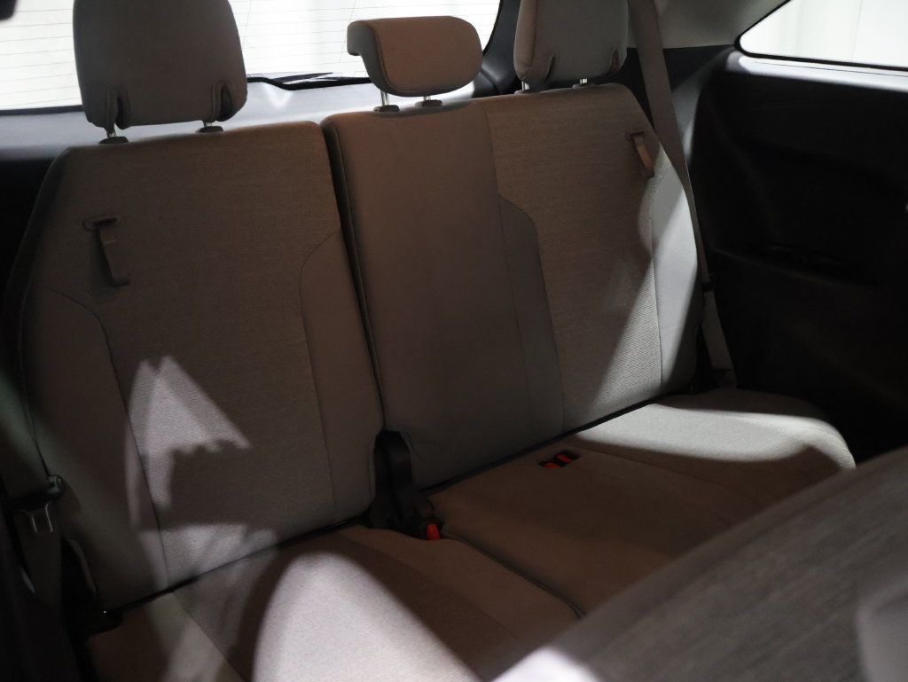 Used 2025 Toyota Sienna LE FWD image 19