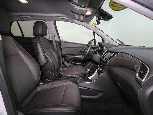 Used 2022 Chevrolet Trax LT w/ LT Convenience Package AWD/4WD image 15
