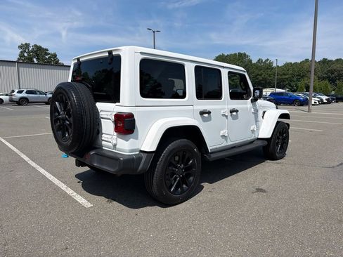 Used 2024 Jeep Wrangler Unlimited Sahara w/ Technology Group AWD/4WD image 5