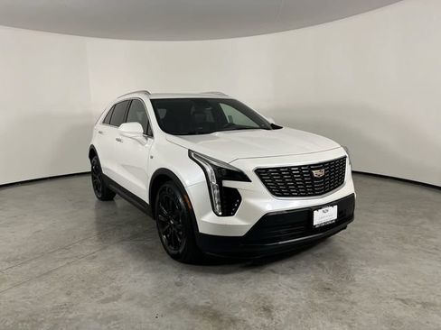 Certified 2023 Cadillac XT4 Luxury w/ Cold Weather Package FWD image 2