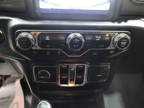 Used 2023 Jeep Wrangler Unlimited Sahara AWD/4WD image 26