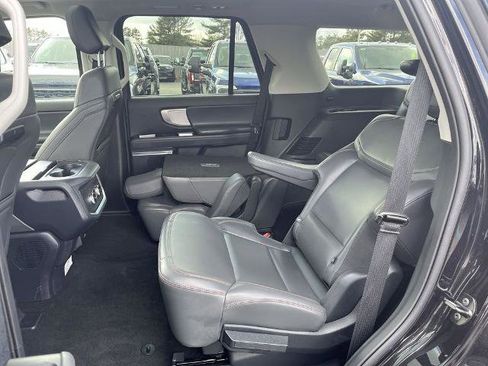 Certified 2025 Ford Expedition Active image 4
