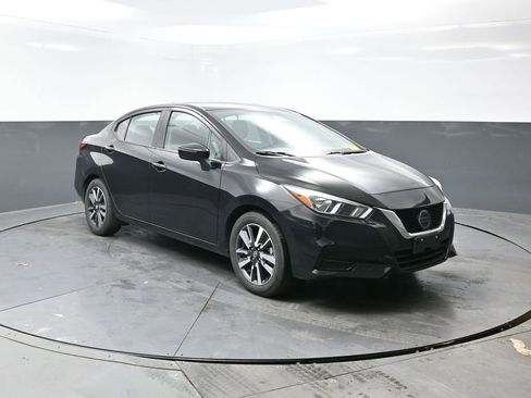 Used 2021 Nissan Versa SV image 4